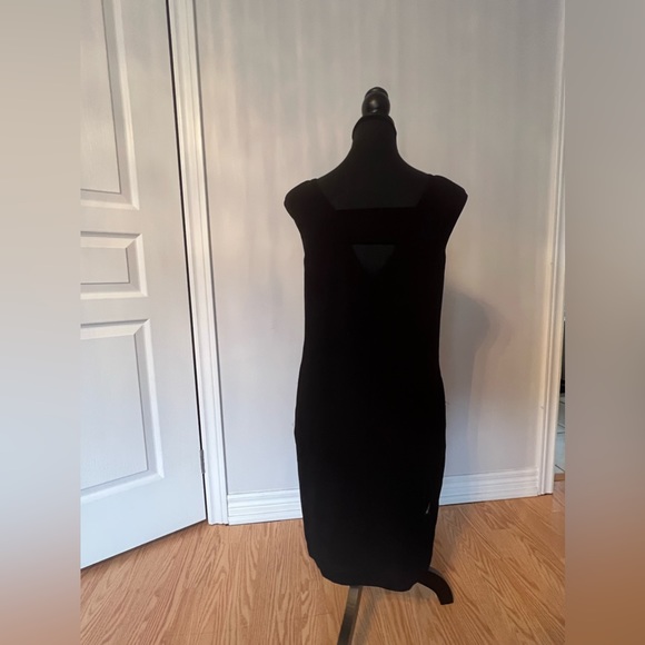 Black dress with pockets - Picture 3 of 4